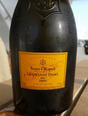 2004 Veuve Clicquot Champagne Brut La Grande Dame - JamesSuckling.com